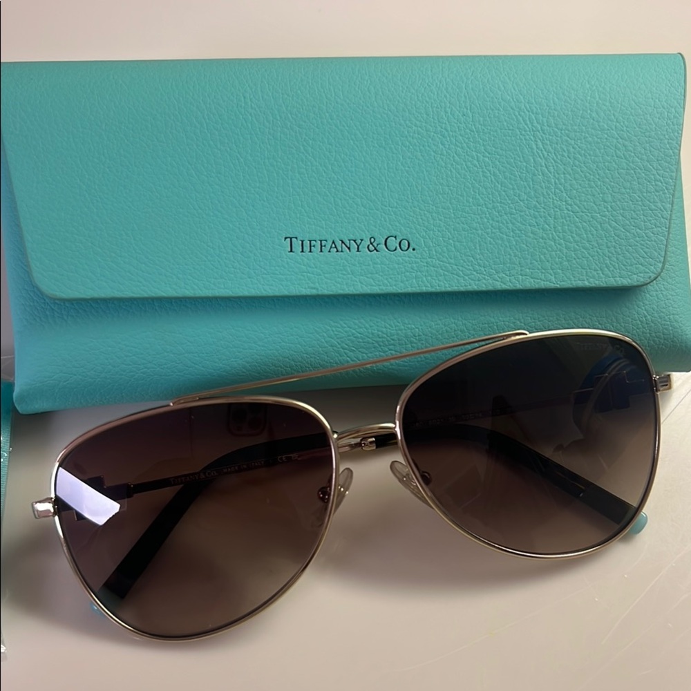 Tiffany & Co. Woman Sunglasses Pale Gold Frame, Gradient Brown Lenses, 59MM